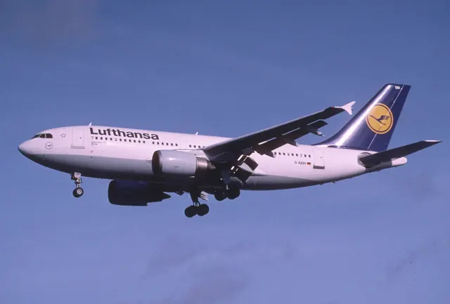 158cg - Lufthansa Airbus A310-304; D-AIDH@LHR;27.10.2001.