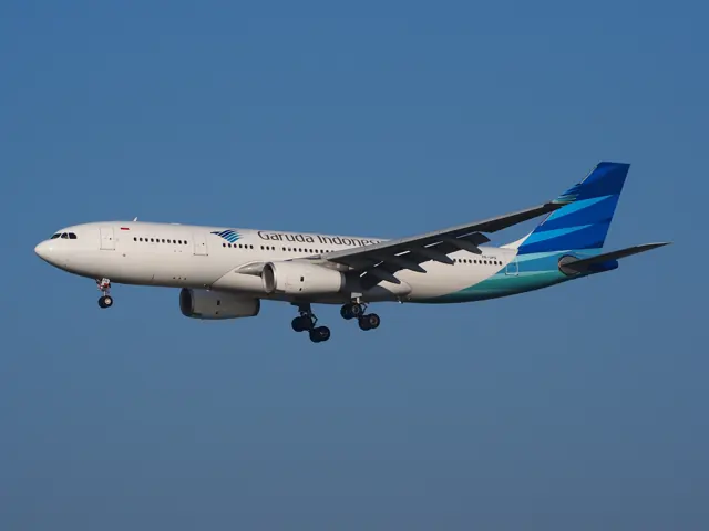 PK-GPQ Garuda Indonesia Airbus A330-243 - cn 1410, landing on Schiphol, pic-2.