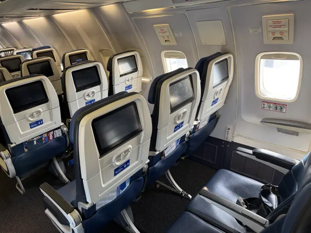 United Airlines Boeing 757-200 N58101 interior economy cabin and over-wing exits January 2026.