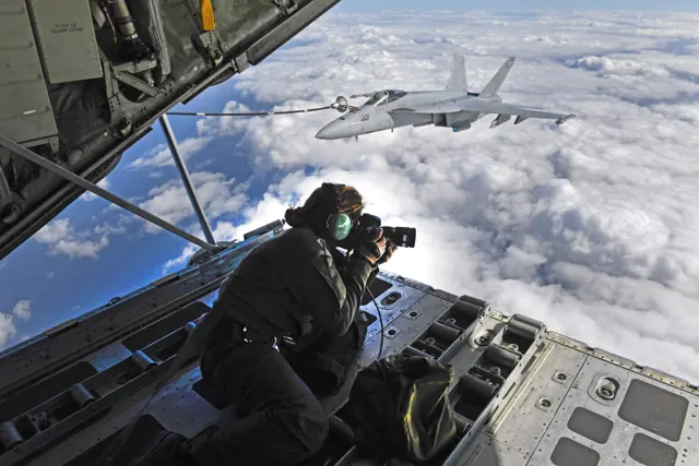 A Boeing F-A-18E "Super Hornet" from Strike Fighter Squadron (VFA) 136 'Knighthawks'.