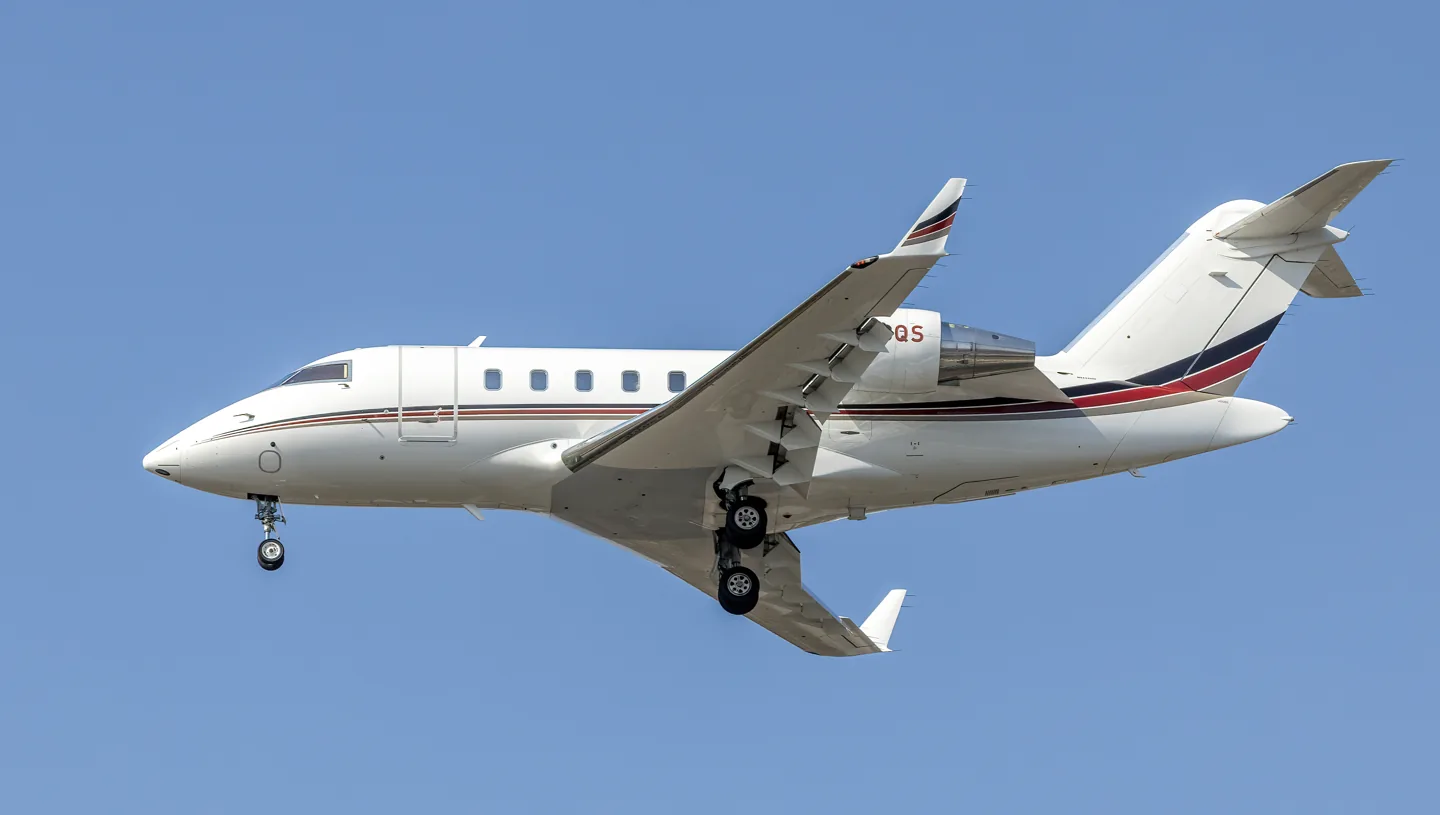 Netjets Bombardier Challenger 650 N238QS BWI MD1.