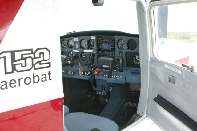 Cessna 152 Aerobat C-GZPV2.