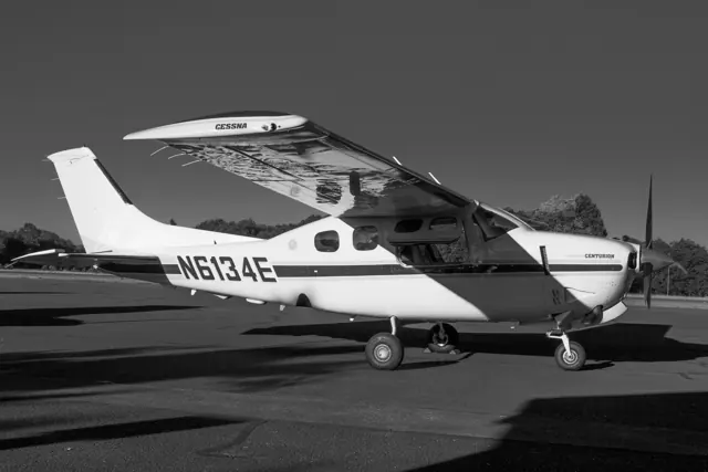 Cessna 210 Centurion.
