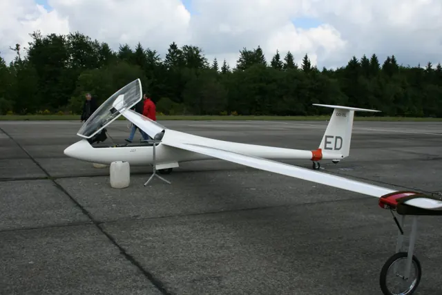 Rolladen Schneider LS8 OO-YIL.