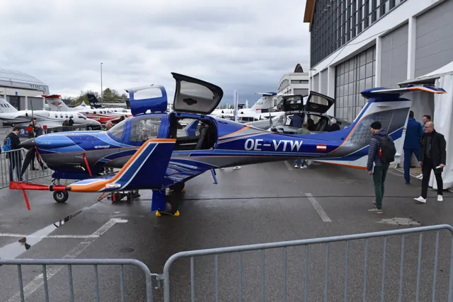 Diamond DA50 RG ‘OE-VTW’.