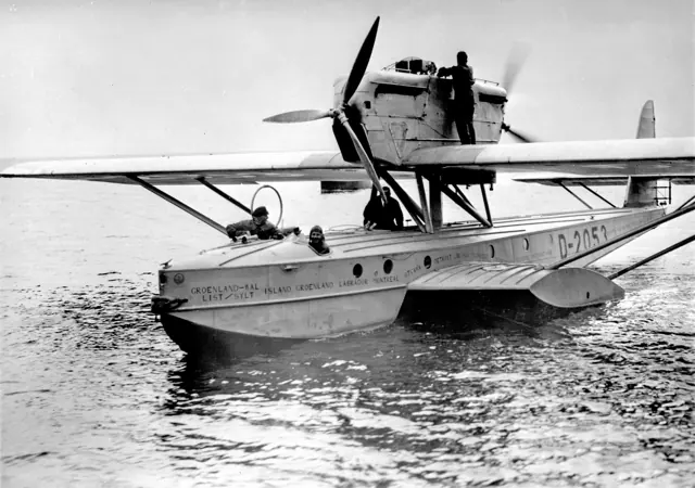 Dornier Wal D-2053 and its crew at Manzell after a round-the-world flight in 1932.