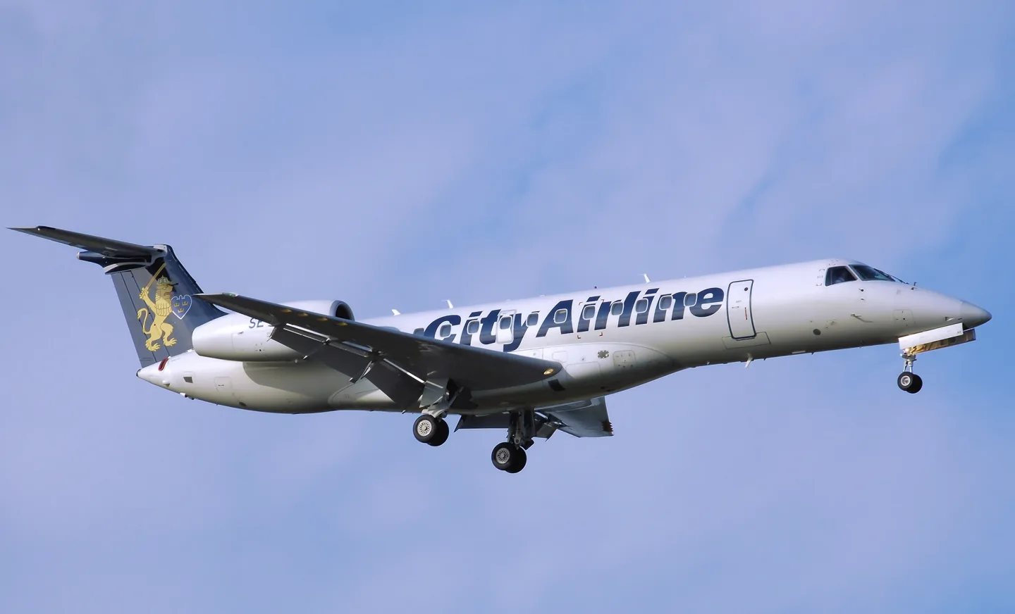 City airline embraer erj135 se-raa arp.