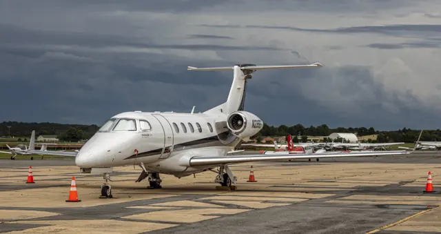 Embraer Phenom 300 N235EE FDK MD2.