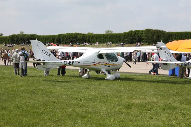 Related Flight Design CTLS at the 2009 Bremen Airport flying display.
