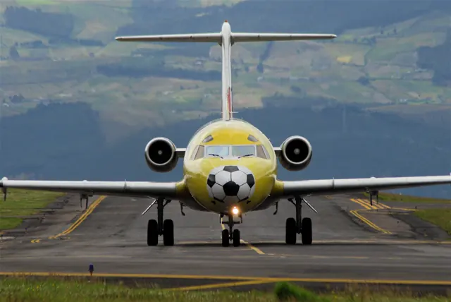 Icaro Fokker F28 Fellowship 4000; HC-CDT@UIO;23.06.2008 515dd.