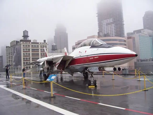 USS Intrepid Grumman F-14 Tomcat.