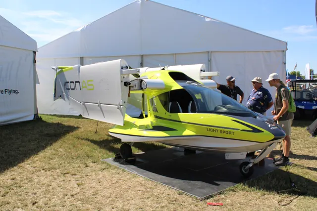 ICON A5 (N752BA, cn 00012) (7-29-2023).