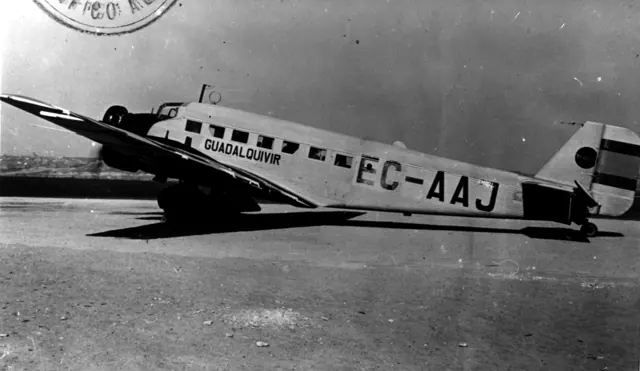 Junkers JU- 52.