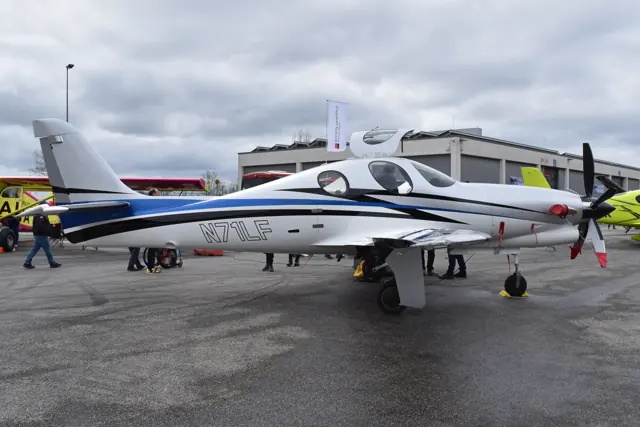 Lancair Evolution ‘N71LF’.