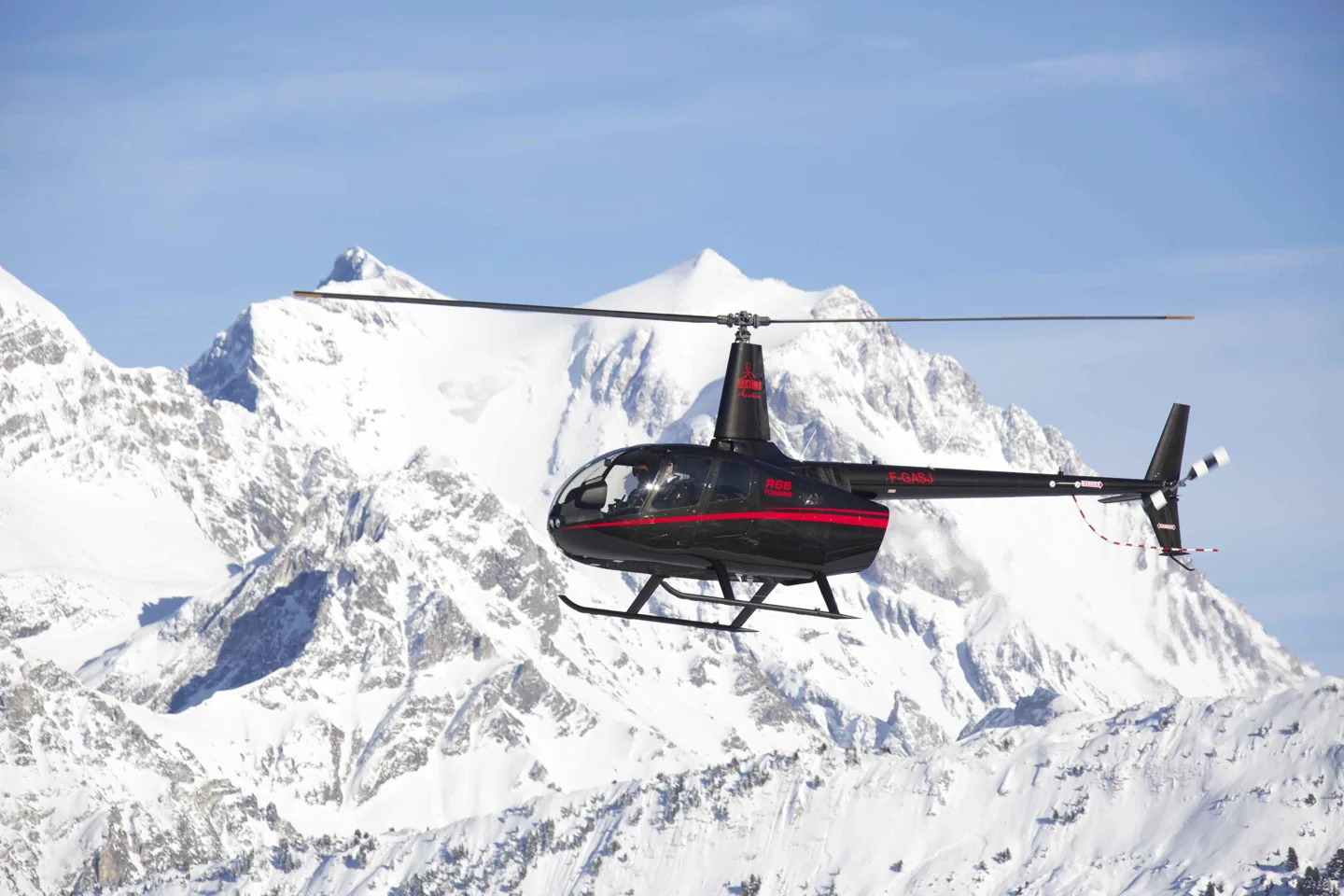 Robinson R66 en Savoie.