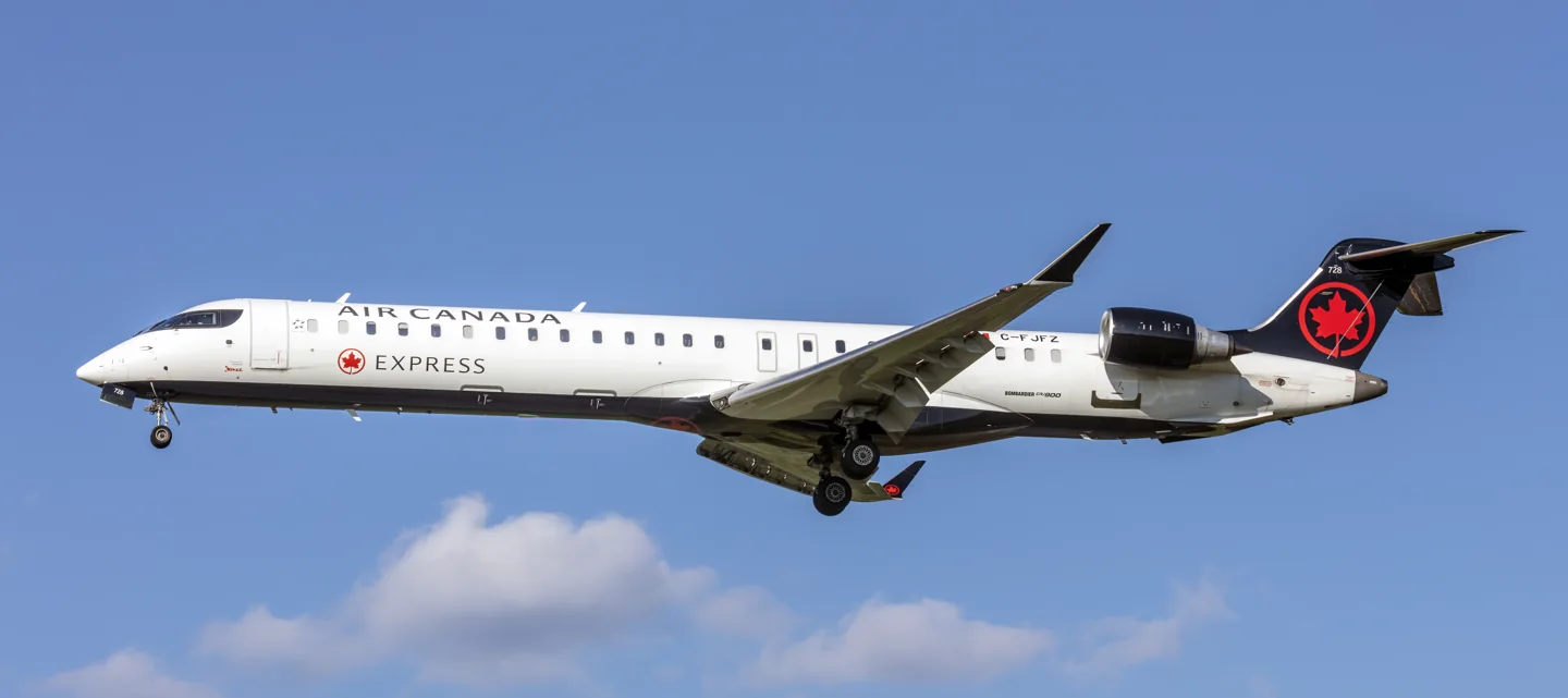 Bombardier CRJ-900.