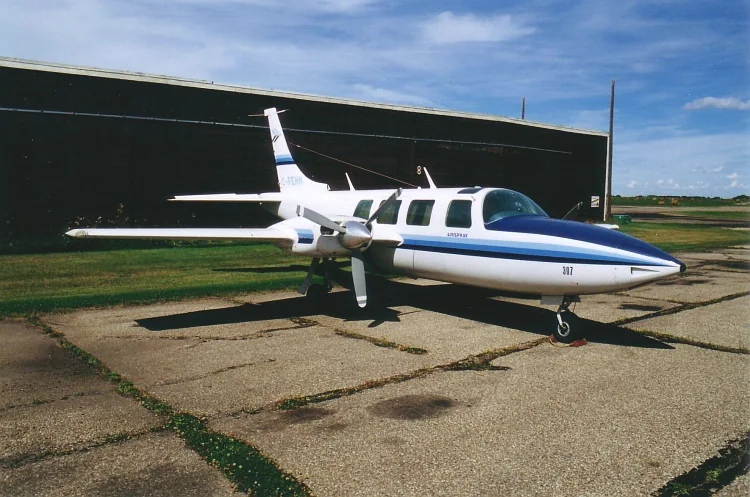 Piper Aerostar — real-aircraft reference photograph.