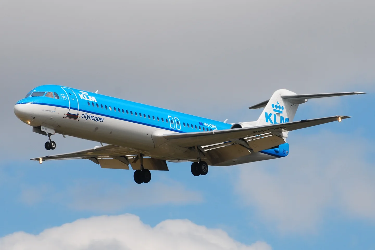 Fokker 100 — real-aircraft reference photograph.
