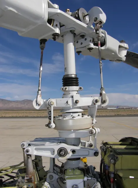 Bell 222U rotor head and flight controls