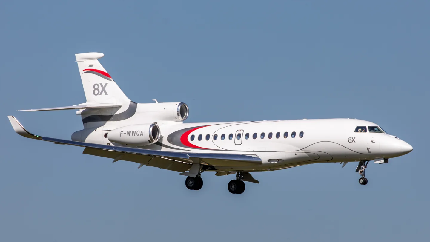 Falcon 8X in flight (Paris Air Show 2019)