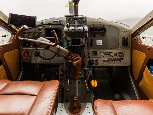 Instrument panel of a DHC-2 – note the single pilot's yoke, which can be handed over to the co-pilot in flight.