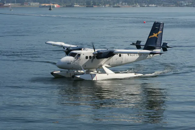 The floatplane version of the DHC-6 enables water landings.