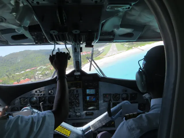 DHC-6 Cockpit view landing at St Barths