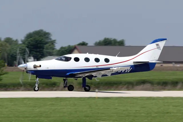 The E1000 was developed from the pictured Epic LT kit plane
