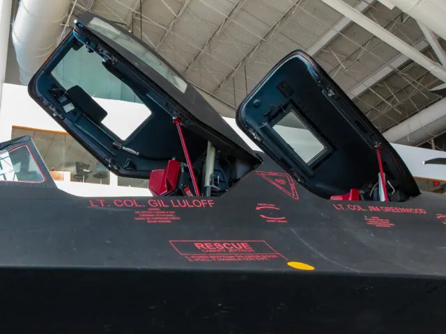 Tandem cockpits