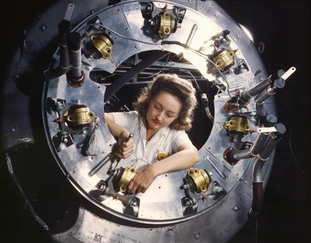 B-25 engine cowling assembly