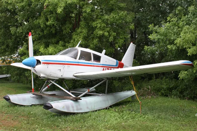 PA-28-180 on floats