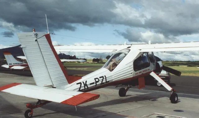 PZL 104 Wilga 35A at Taupō airfield, New Zealand, in February 1992 showing rear cabin glazing arrangement