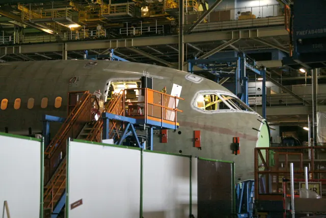 Assembly of "Section 41", the nose section of the Boeing 787