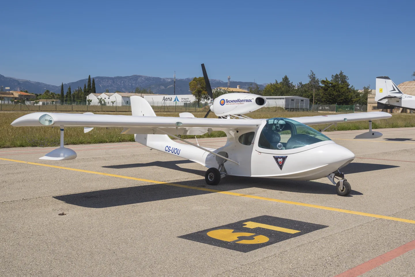 SeaMax M-22 amphibian.