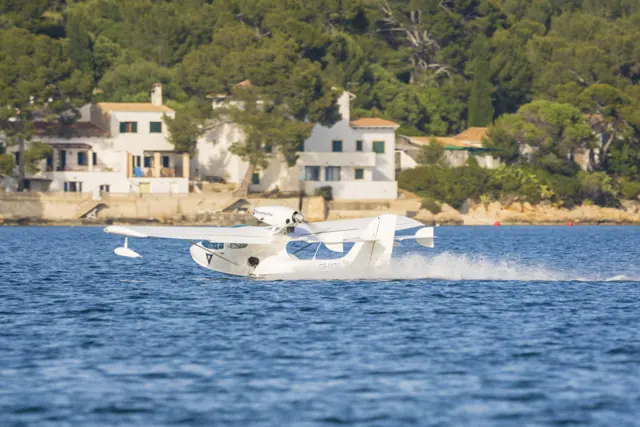SeaMax M-22 amphibian.
