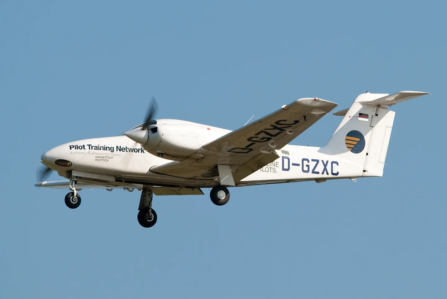 Piper PA-44 Seminole D-GZXC in flight.